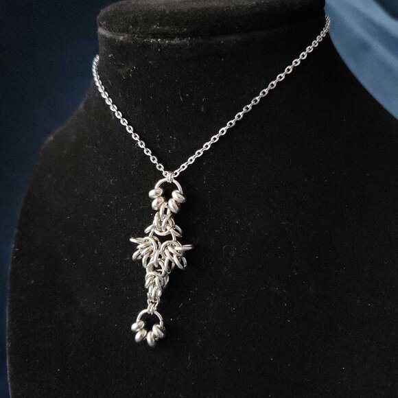 Gothic medieval witch chainmaille necklace with a small silver chain - Picture 9 of 9